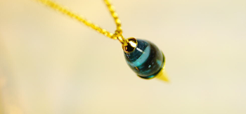 Charming Pendulum ～ Mystic lavender ～ 彫金作家さんによる上下のSilver925素材オリジナルキャップ付き。 ラフォルム ガラスジュエリー ガラスアクセサリー