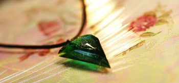 Multidimensional Emerald シャープで存在感のあるフォルムです。 ラフォルム ガラスジュエリー ガラスアクセサリー