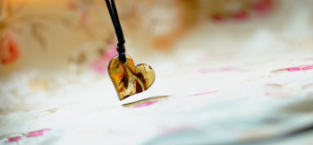 Loveliness & Cute heart ～ My vanila ～ 光に透かしてもまた素敵な印象です。 ラフォルム ガラスジュエリー ガラスアクセサリー