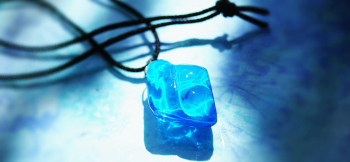 Ice stone ～ 白夜 / Arctic Ocean ～ 緩やかな大胆なカットを表裏に施しました。 ラフォルム ガラスジュエリー ガラスアクセサリー