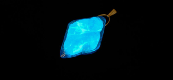 Ice stone ～ 白夜 / Arctic Ocean ～ 強幻想的に光る、ターコイズブルーの蓄光の光です。 ラフォルム ガラスジュエリー ガラスアクセサリー