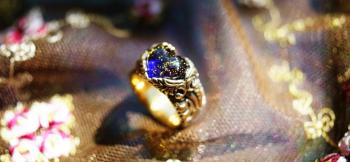 ラフォルム ガラスジュエリー ガラスアクセサリー Antique noble heart ring 可愛らしく美しいハートをメインにした、コラボレーションリングです。ハートはコバルトブルー(ロイヤルブルー)をベースに、美しく輝くラメを施しています。…