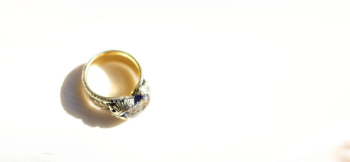 Antique noble heart ring リングのサイドから。 ラフォルム ガラスジュエリー ガラスアクセサリー