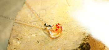 Natural square 全体にもとても可愛らしい雰囲気です。 ラフォルム ガラスジュエリー ガラスアクセサリー