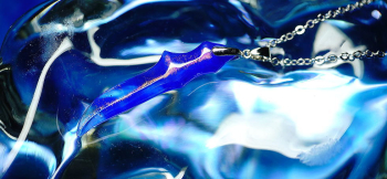 Sword of fang ～ Purple horizon ～ ブルーの濃淡とパープル系メインのラメの煌きが美しい逸品です。 ラフォルム ガラスジュエリー ガラスアクセサリー
