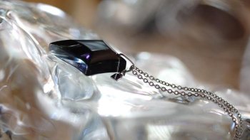 Transparent chic emblem ～ Believe ～ シンプル且つスタイリッシュな逸品。 ラフォルム ガラスジュエリー ガラスアクセサリー