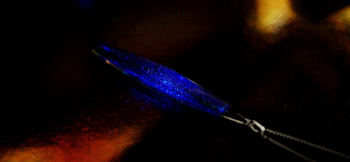 Flashing meteor ～ Violet ～ 暗闇では淡く神秘的なブルーの蓄光の光。 ラフォルム ガラスジュエリー ガラスアクセサリー