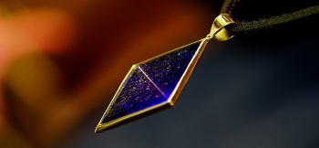 Collaborate Dreamblue ～ Beyond the future ～ 存在感のある美しいコラボレーション八面体ペンダント。 ラフォルム ガラスジュエリー ガラスアクセサリー