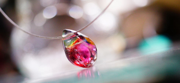 氷の薔薇 ～ Colorful ～ 蕾のような丸みのある可愛らしいデザイン。 ラフォルム ガラスジュエリー ガラスアクセサリー