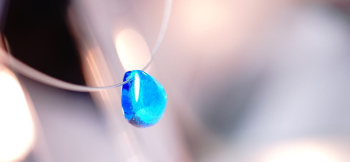 BLUE TEAR ～ 永遠の心 ～ かわいらしい小振りのドロップタイプ。 ラフォルム ガラスジュエリー ガラスアクセサリー