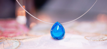 BLUE TEAR ～ 永遠の心 ～ ガラスの内部空間に「思い出の大切なもの」を封入した、世界にひとつのオリジナルメモリアルペンダント。 ラフォルム ガラスジュエリー ガラスアクセサリー