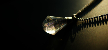 Dream Diamond クールで美しいペンダントです。 ラフォルム ガラスジュエリー ガラスアクセサリー