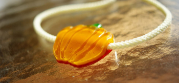 Happy pumpkin カボチャタイプのトップ内部に直接コードを通せるようになっています。 ラフォルム ガラスジュエリー ガラスアクセサリー