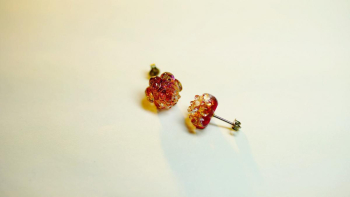 煌紅の蓮 両耳用。 ラフォルム ガラスジュエリー ガラスアクセサリー