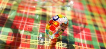 ラフォルム ガラスジュエリー ガラスアクセサリー floral ring ベネチアンガラスのミルフィオリを使用した可愛らしいリングです。サイズは19号と大きめとなっていますので、サイズが合えばリングでももちろんOKですが、皮ひもを組み合わせてリング…