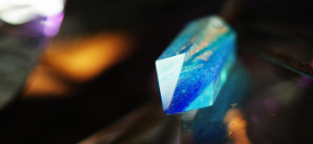 BLUE CRYSTAL 先端が鋭く尖っている六角錐です。 ラフォルム ガラスジュエリー ガラスアクセサリー