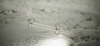 Pure fashion piercings 透明な質感のインダストリアルピアス。 ラフォルム ガラスジュエリー ガラスアクセサリー