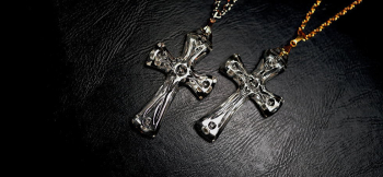 SAINT CRYSTAL CROSS 2点のイメージを揃えて再現を行っております。 ラフォルム ガラスジュエリー ガラスアクセサリー