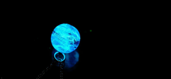 Blue marble sphere 暗闇では神秘的な蓄光の光をお楽しみください。 ラフォルム ガラスジュエリー ガラスアクセサリー