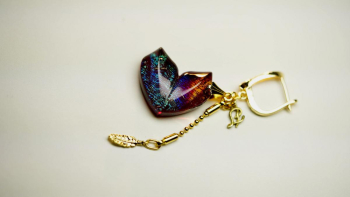 Petal of loveⅡ 可愛らしさと優美さを兼ね備えたハート型片耳用ジャーマンピアス。 ラフォルム ガラスジュエリー ガラスアクセサリー