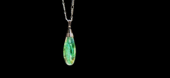 Emerald ～ 永遠の煌き ～ 神秘的なエメラルドグリーン色。 ラフォルム ガラスジュエリー ガラスアクセサリー