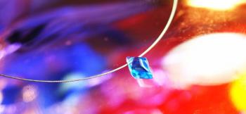 ラフォルム ガラスジュエリー ガラスアクセサリー Petit diamond arrow とっても可愛らしい小ぶりのネックレスです。ひし形をベースにした可愛らしいチョーカー風ペンダントです。シルバーワイヤーで清楚なイメージです。素敵にお着け頂きお出…
