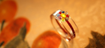 Candy Flower ~ 赤い糸 ~ 中央には可愛らしい花をイメージした粒ガラス。 ラフォルム ガラスジュエリー ガラスアクセサリー