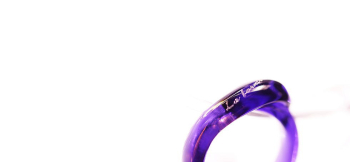 Cross ring 「La forme」のロゴ入り。 ラフォルム ガラスジュエリー ガラスアクセサリー
