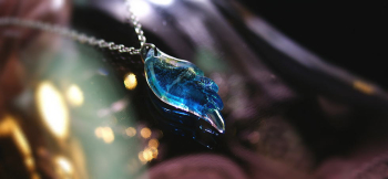 Blue sky wing 可愛らしい羽根タイプネックレス。 ラフォルム ガラスジュエリー ガラスアクセサリー