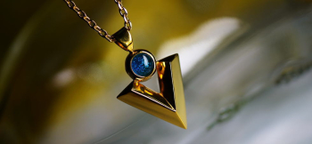 Bravery emblem ご希望のイメージを大切にした、ガラスと彫金の美しいペンダント。 ラフォルム ガラスジュエリー ガラスアクセサリー