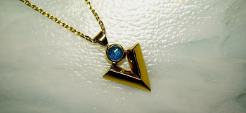 Bravery emblem ガラスルース部分には美しい煌きの「ダイクロガラス」と蓄光加工を施しています。 ラフォルム ガラスジュエリー ガラスアクセサリー
