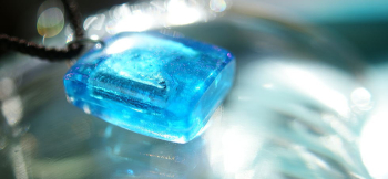 Eternity Stone 内部に思い出の大切なもの(天然石)を封入加工しております。 ラフォルム ガラスジュエリー ガラスアクセサリー