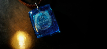 Eternity Stone 片面の表面に繊細なデザインを彫刻いたしました。 ラフォルム ガラスジュエリー ガラスアクセサリー
