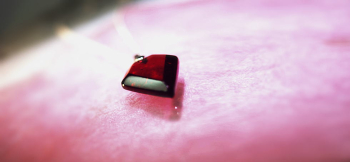 Passion mind ～ 魅惑 ～ サイドをカットしています。 ラフォルム ガラスジュエリー ガラスアクセサリー