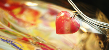 Own way Heart ピアス金具に付け替えて存在感あるハート型ピアスとしてもお使いいただけます。 ラフォルム ガラスジュエリー ガラスアクセサリー