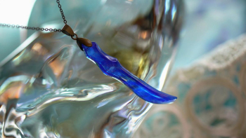 Sword of fang ~ Blue Knight ~ スタイリッシュなオリジナルペンダント。 ラフォルム ガラスジュエリー ガラスアクセサリー