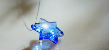 Blue Hexagram 爽やかなライトスカイブルーをベースに、煌くラメを施しました。 ラフォルム ガラスジュエリー ガラスアクセサリー