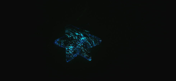 Blue Hexagram 暗闇では蓄光の光が神秘的。 ラフォルム ガラスジュエリー ガラスアクセサリー