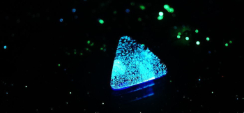 True Triangle ～ Roundish ～ 暗闇では淡く神秘的な蓄光の光。 ラフォルム ガラスジュエリー ガラスアクセサリー