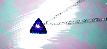 True Triangle ～ Icerock ～ 美しい正三角形のフォルム。 ラフォルム ガラスジュエリー ガラスアクセサリー