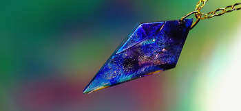 星を継ぐ者 存在感のある世界にひとつの変形八面体ペンダントです。 ラフォルム ガラスジュエリー ガラスアクセサリー