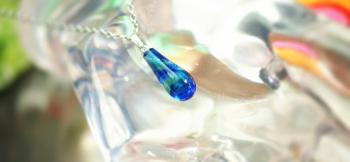 ラフォルム ガラスジュエリー ガラスアクセサリー HOLY WATER ～ 聖水のしずく ～ コバルトブルーやライトアクアマリンブルーなどの優しいブルー系を使用しました。また、ガラスの王様と呼ばれるダイクロ偏光ガラスも使用してマーブルデザインにして…