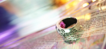 Basic collaboration ring 裏面からもガラス部分が見えます。 ラフォルム ガラスジュエリー ガラスアクセサリー