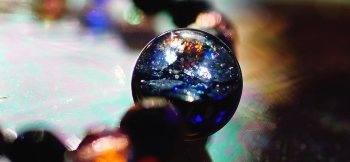 ラフォルム ガラスジュエリー ガラスアクセサリー Infinite Sphere ～ 限りなき神秘の宙 ～ 宇宙空間の神秘的な光景をガラスの球体の中に施した、世界に一つのオーダーメードオリジナルブレスレットが完成いたしました。深いブルーやブラックを…