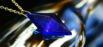 Ocean bright diamond スタイリッシュで存在感のある五面体のフォルム。 ラフォルム ガラスジュエリー ガラスアクセサリー
