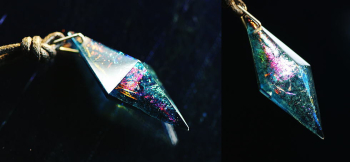 Dreamblue ～ Resonance macrocosm ～ 手作業により、形作りから全ての面を鏡面磨きしてお作りしています。 ラフォルム ガラスジュエリー ガラスアクセサリー