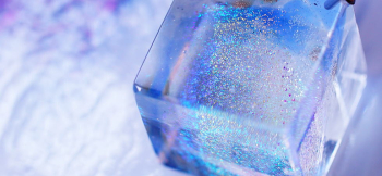 Sparkling crystal cube 透明感のある美しいイメージです。 ラフォルム ガラスジュエリー ガラスアクセサリー