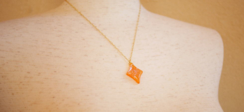 Feminine diamond 胸元に来る長さです。調整が必要な場合はお知らせください。 ラフォルム ガラスジュエリー ガラスアクセサリー