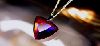 ラフォルム ガラスジュエリー ガラスアクセサリー INFINITY JEWEL UNIVERSE / ペンダント 美しい色合いと煌き、そして存在感や重量感を併せ持ったオブジェ、
 『INFINITY JEWEL UNIVERSE』 と同じ素材を使…