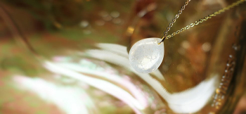 Snow serenade ～ 煌く雪の世界 ～ 少し透明感のあるホワイトを使用しています。 ラフォルム ガラスジュエリー ガラスアクセサリー